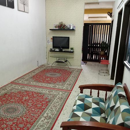 FirZan Homestay Bukit Mahkota Kajang Luaran gambar