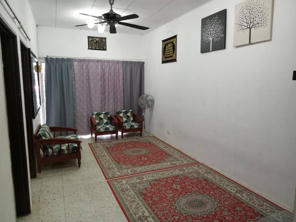 FirZan Homestay Bukit Mahkota Kajang Luaran gambar